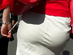 Jodi Taylor在玫瑰床上激烈的高潮