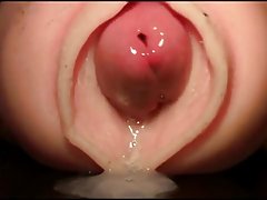 淘气的亚洲学生Yui Tsubaki舔了舔，直到她喷了