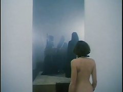 德国四人在一家废弃的工厂