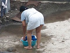 两个好玩的小鸡三个孩子的导师让他保持沉默